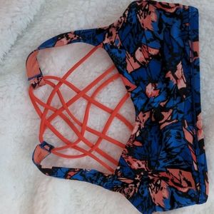 Free to be Wild stappy bra Lululemon size 6